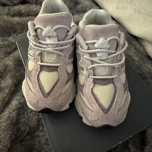 New Balance Kids Sneakers in Purple and Cream